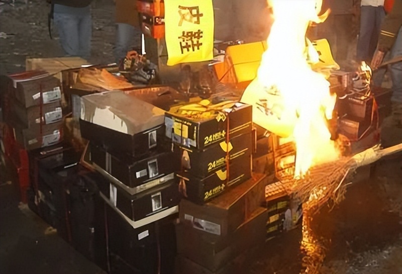 年入27亿！被群嘲“地摊货”的老字号，对自己下了狠手