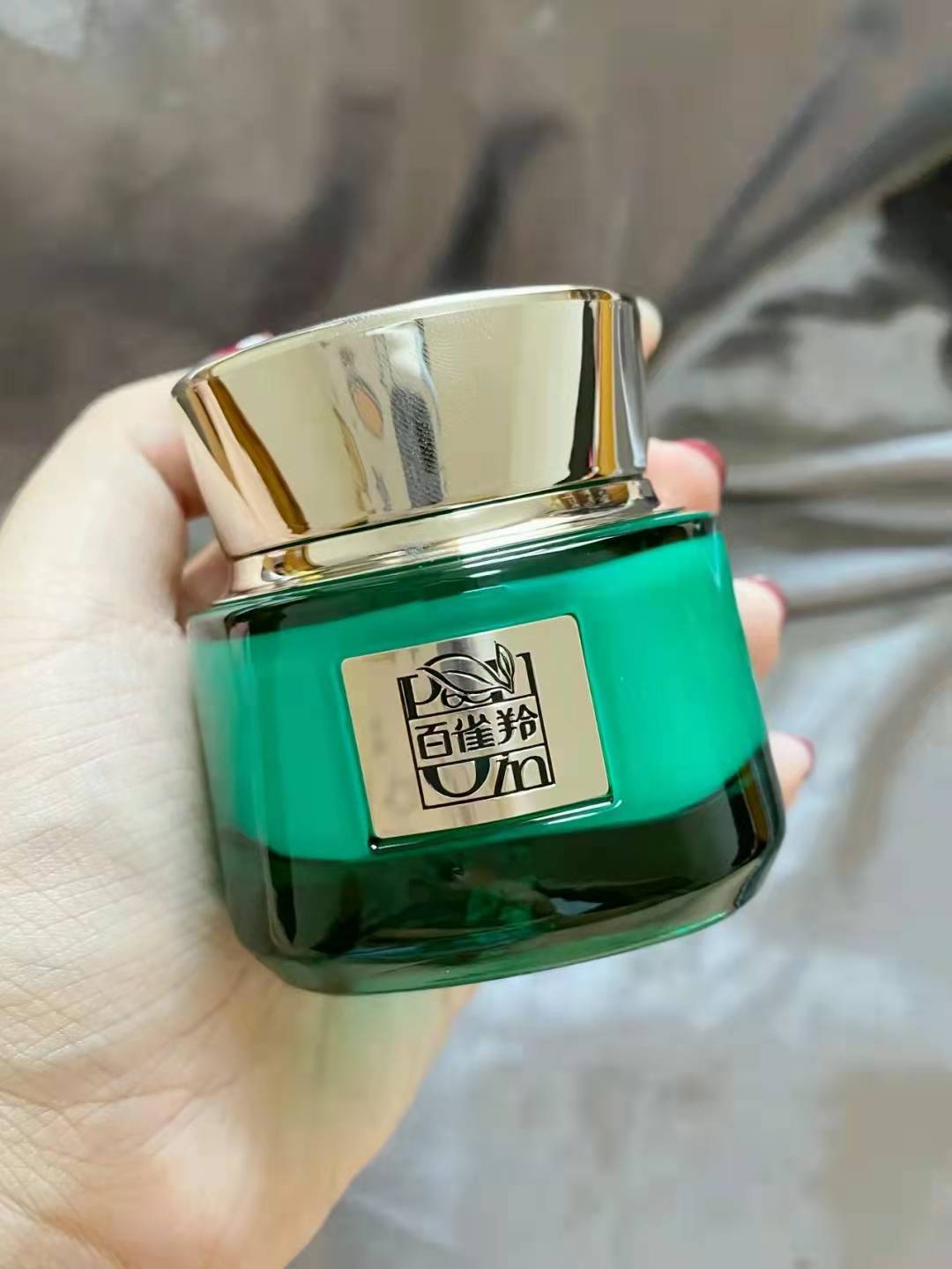 女人过了30岁的护肤品,女人过了45岁用什么牌子的护肤品