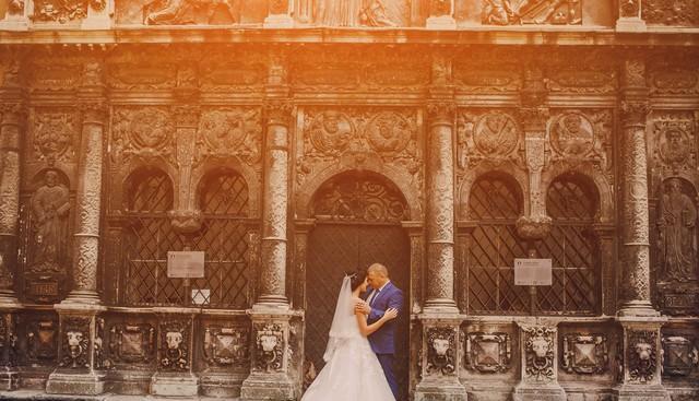 我32岁还是黄花闺女，新婚夜弄脏湿5次床单，老公却说他不介意！