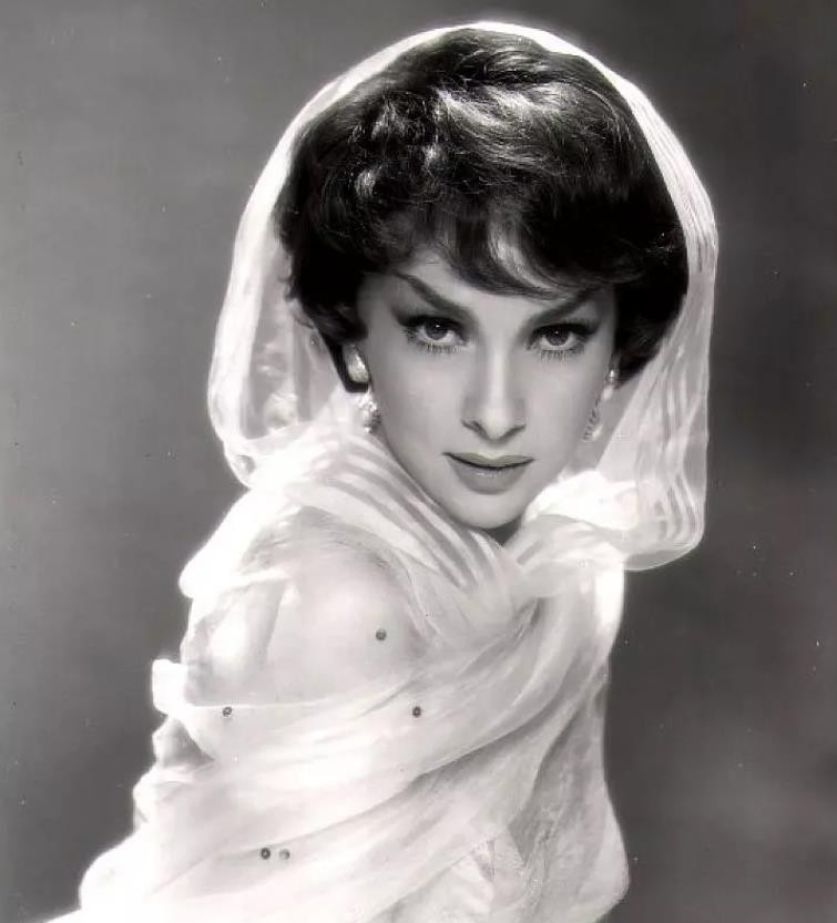 巴黎圣母院人物,电影巴黎圣母院人物特色解读