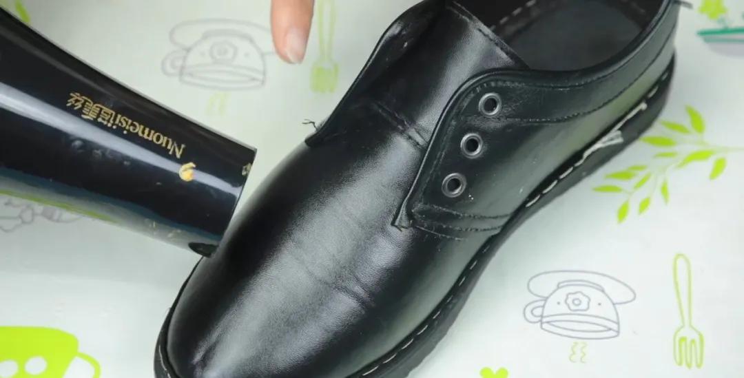 皮鞋用吹风机吹皱了,鞋子用吹风机吹