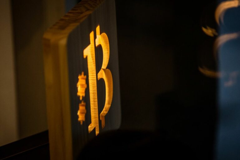 *币特比**与纳斯达克的相关性增加！这是什么预兆？