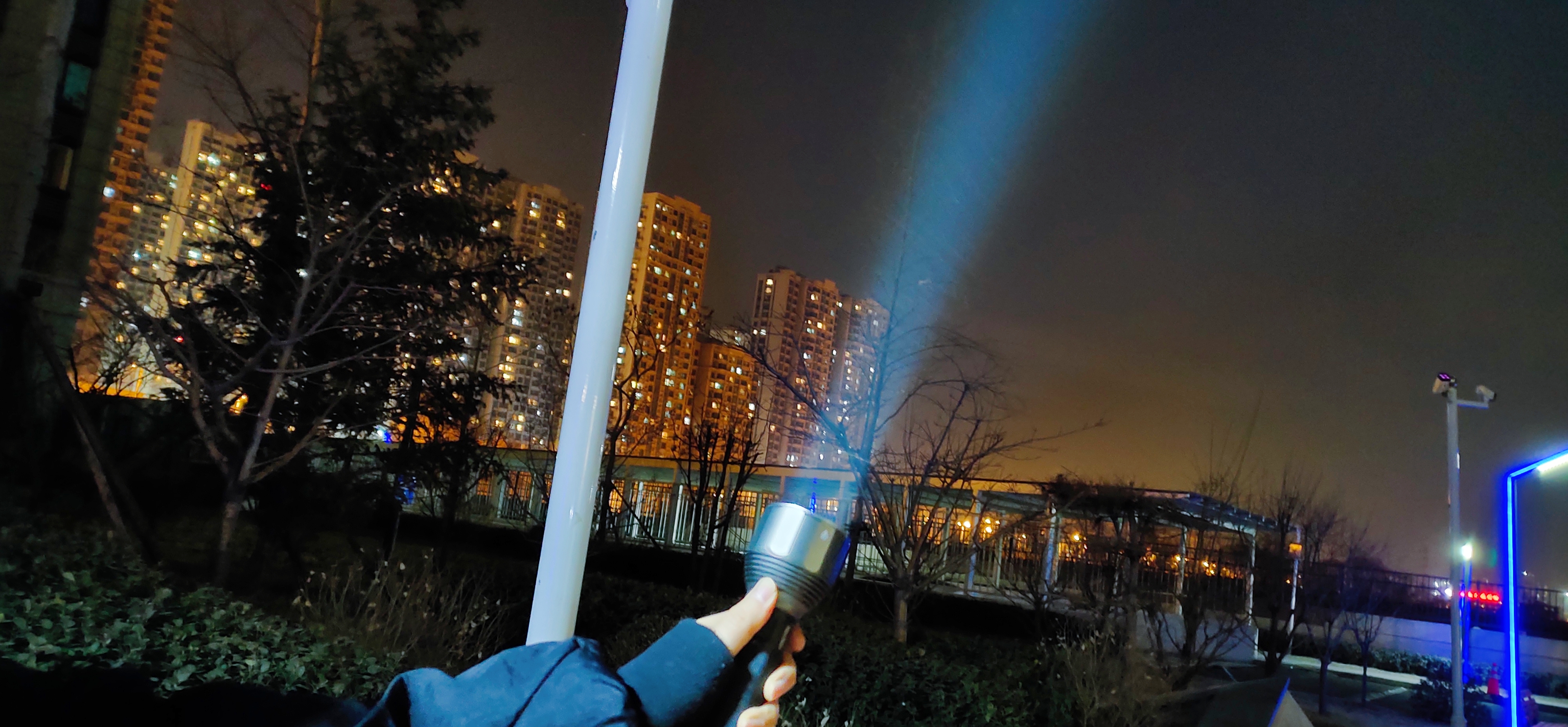 长续航探照灯户外便携,户外探险大泛光手电