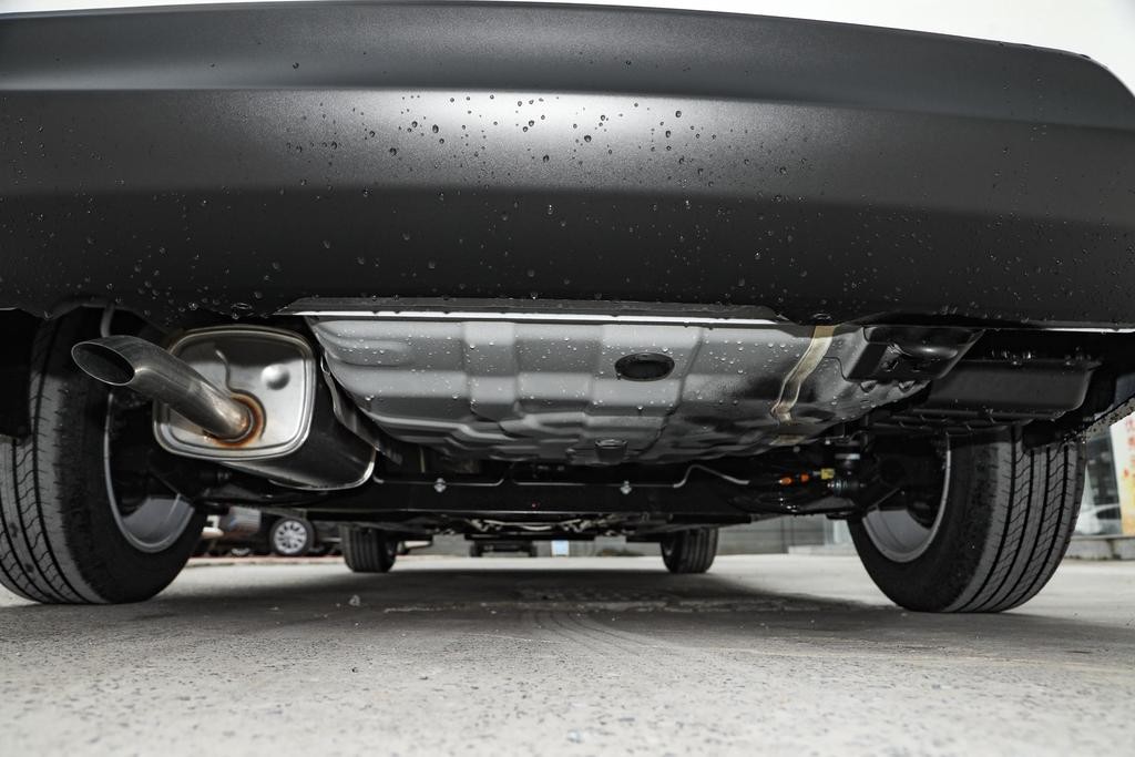 10万左右的家用轿车大比拼,10万以内四款家用小型车测试