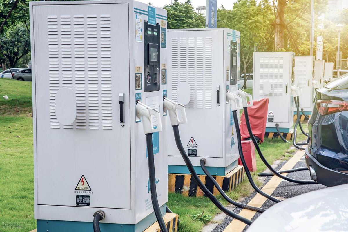 新能源车主，以切身体会告诉你买油车还是电车！