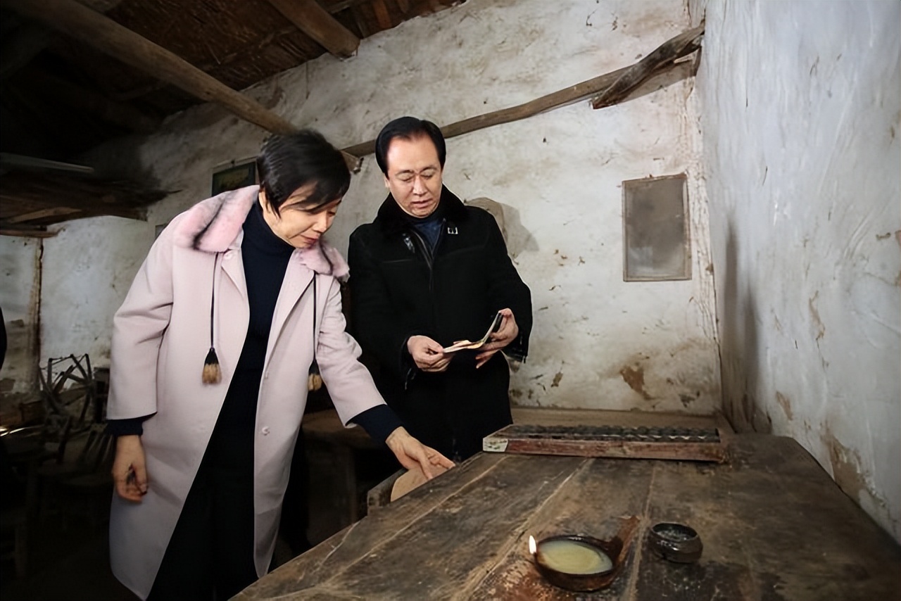 许家印之妻丁玉梅：住出租屋陪丈夫创业，恒大危机击不垮夫妻情