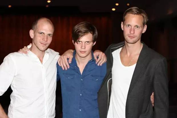 亚历山大斯嘉斯卡德肌肉,亚历山大斯嘉斯卡德大小谎言