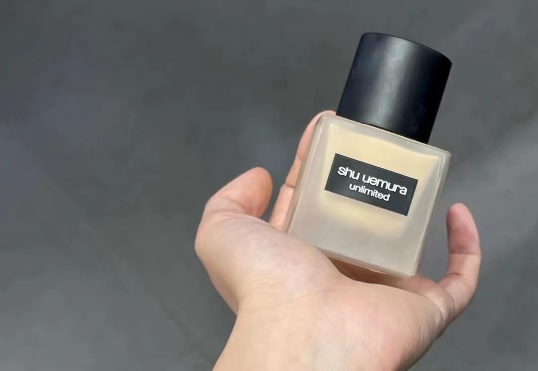 推荐几款适合油皮的粉底液,推荐几款适合混油皮的粉底液