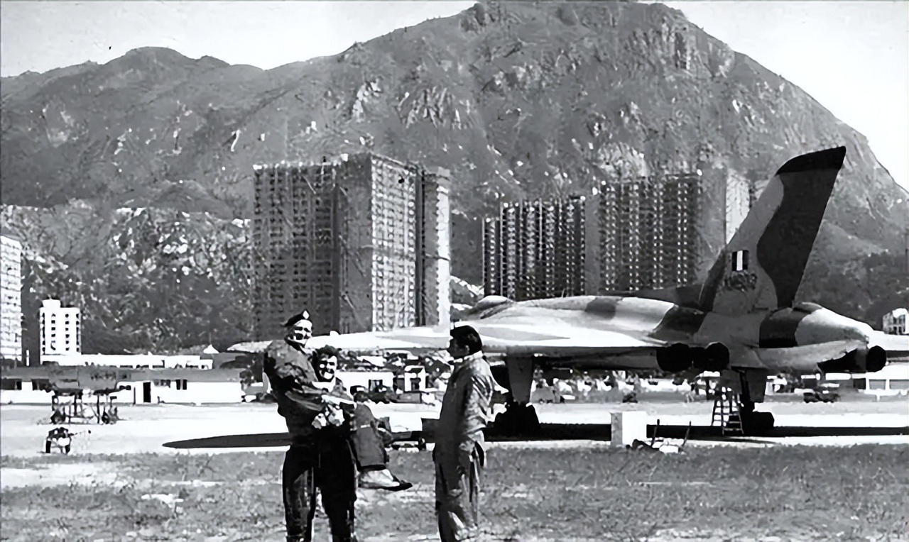 英国为阻止中国收回香港，准备了48颗原*弹子**，美国听完立刻拍板