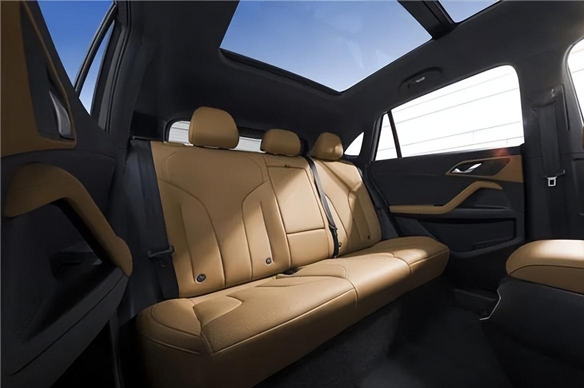 荣威第三代rx5上市发布会,荣威rx5plus手动挡试驾视频