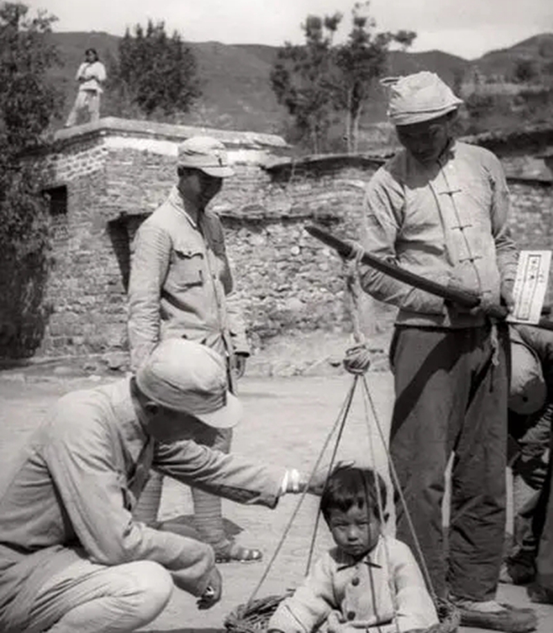 他曾参加八路军，1950年被*荣臻聂**下令枪决，1986年恢复名誉