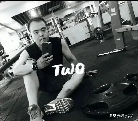 19年前，那个因一张照片走红网络的中学生小胖，后来的经历超乎你想象