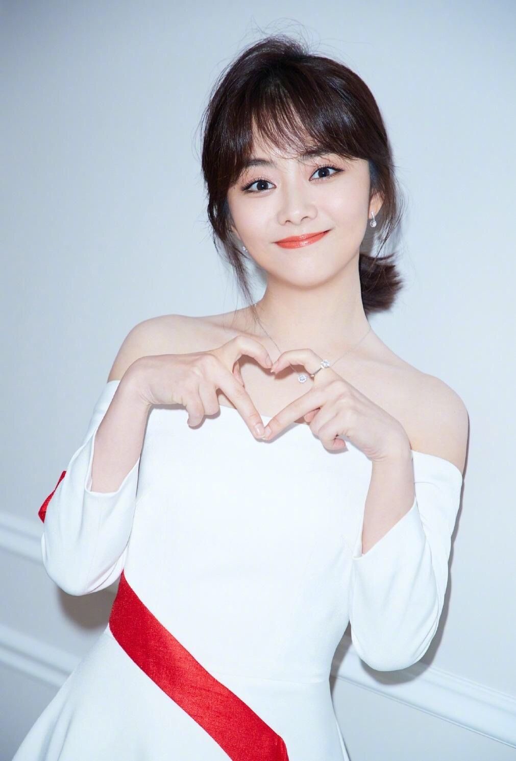 留刘海反而好看是什么原因,为什么有人留刘海更好看