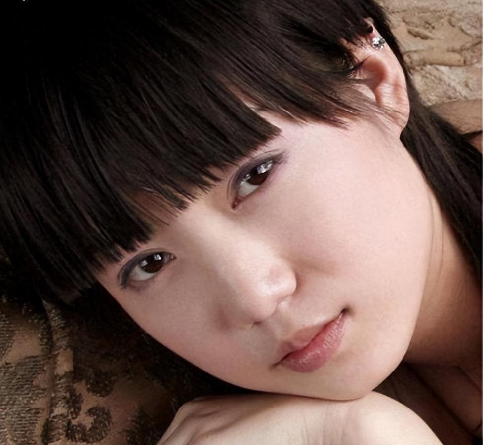 “最红裸模”*筱雨张**：22岁时拍写真火爆全网，如今将近40岁仍单身