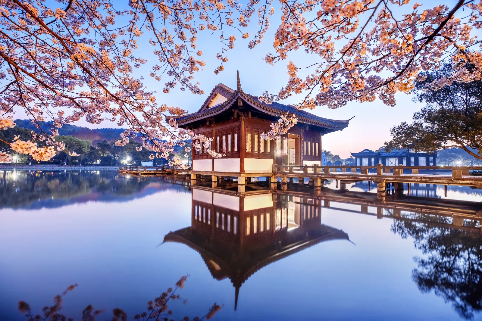 杭州西湖十大旅游景点有哪些,杭州西湖有哪些著名的景点介绍