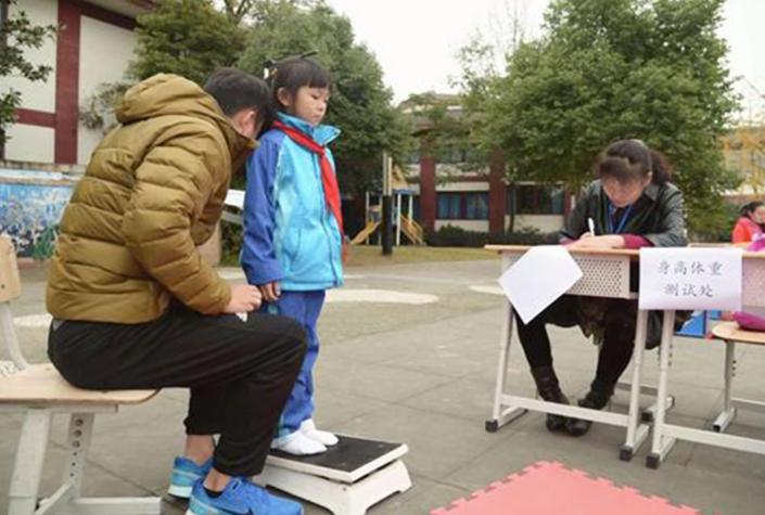 女孩身高发育规律是啥？月事只是分水岭，做好这些还能搏一搏