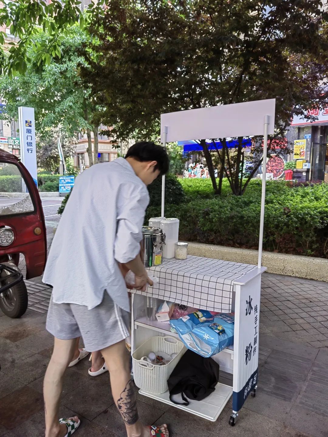 冰粉跟凉面哪个生意更好,夏天卖冰粉和凉面哪个更挣钱