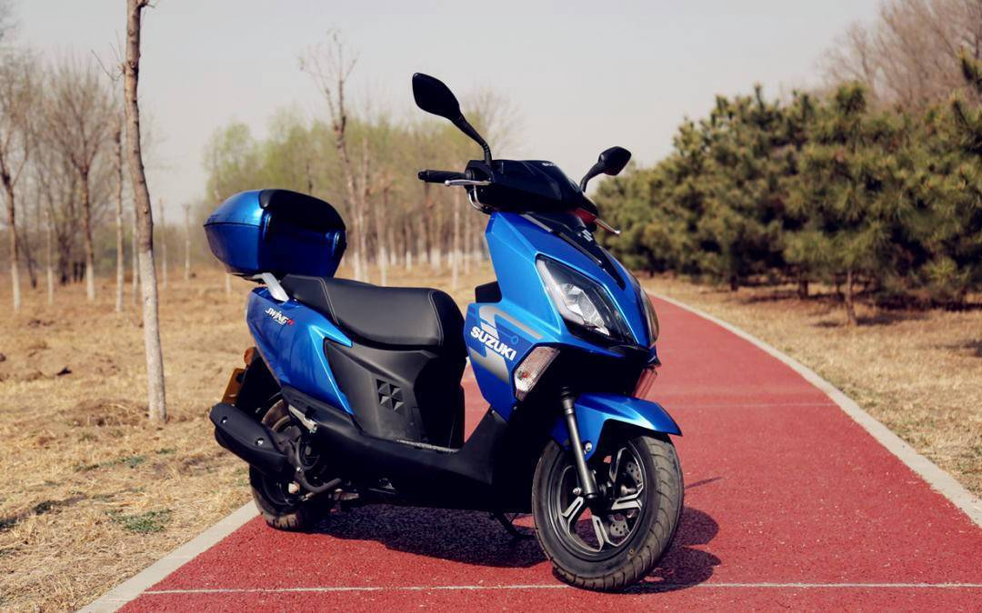 铃木uy125回农村被围观,uy125和力帆赤狐