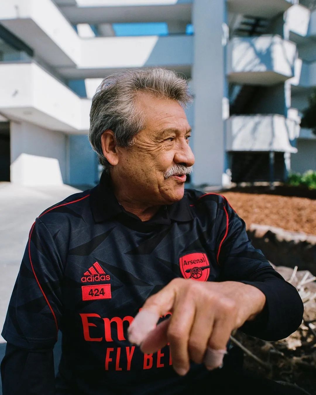 adidas重新发售yeezy (adidas yeezy积压库存超5亿美元)