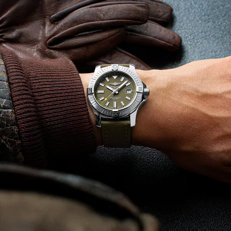 同价位选欧米茄还是百年灵,百年灵和欧米茄哪一个段位高