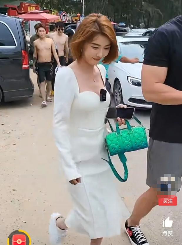 聂小雨被曝路人视角,聂小雨素颜被拍