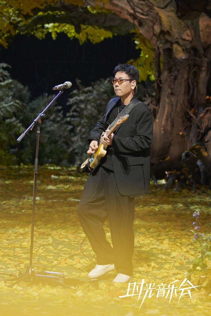 何炅张真源加盟田震专场,田震何炅时代少年团唱风雨彩虹