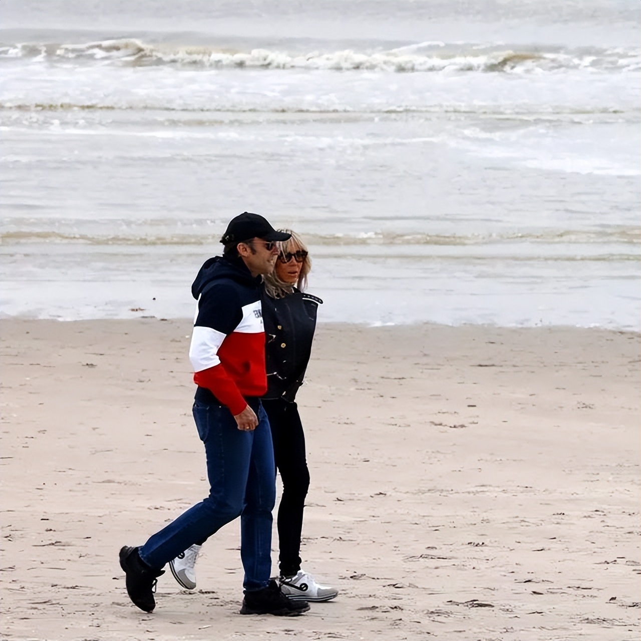 马克龙41岁照片,42岁马克龙和布丽吉特