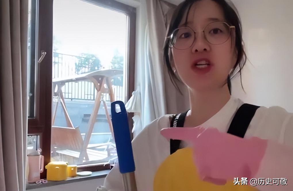 30岁海归尼莫：从化妆师成为住家保姆，月薪1.5万，坚持不婚主义