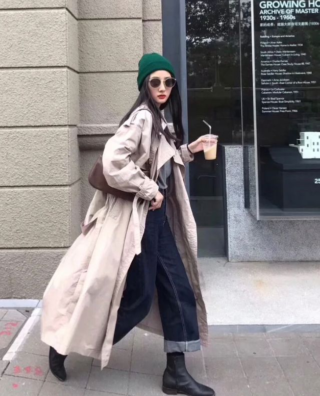 穿风衣穿小白鞋好看吗,穿风衣搭黑裤子还是牛仔裤