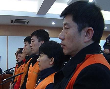 “万里大造林”的*相贵陈**：开悍马花182万买手机号，08年成阶下囚