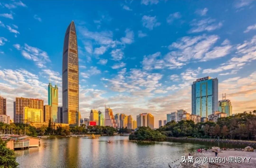 我18岁那年，刚进深圳富士康不久，接到一个香港电话中奖了100万