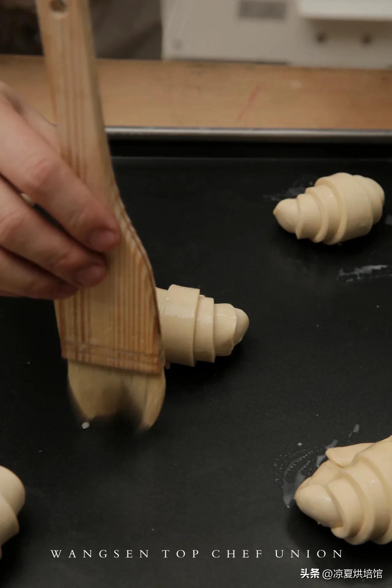 丹麦牛角开酥教程,手工奶酥吐司面包