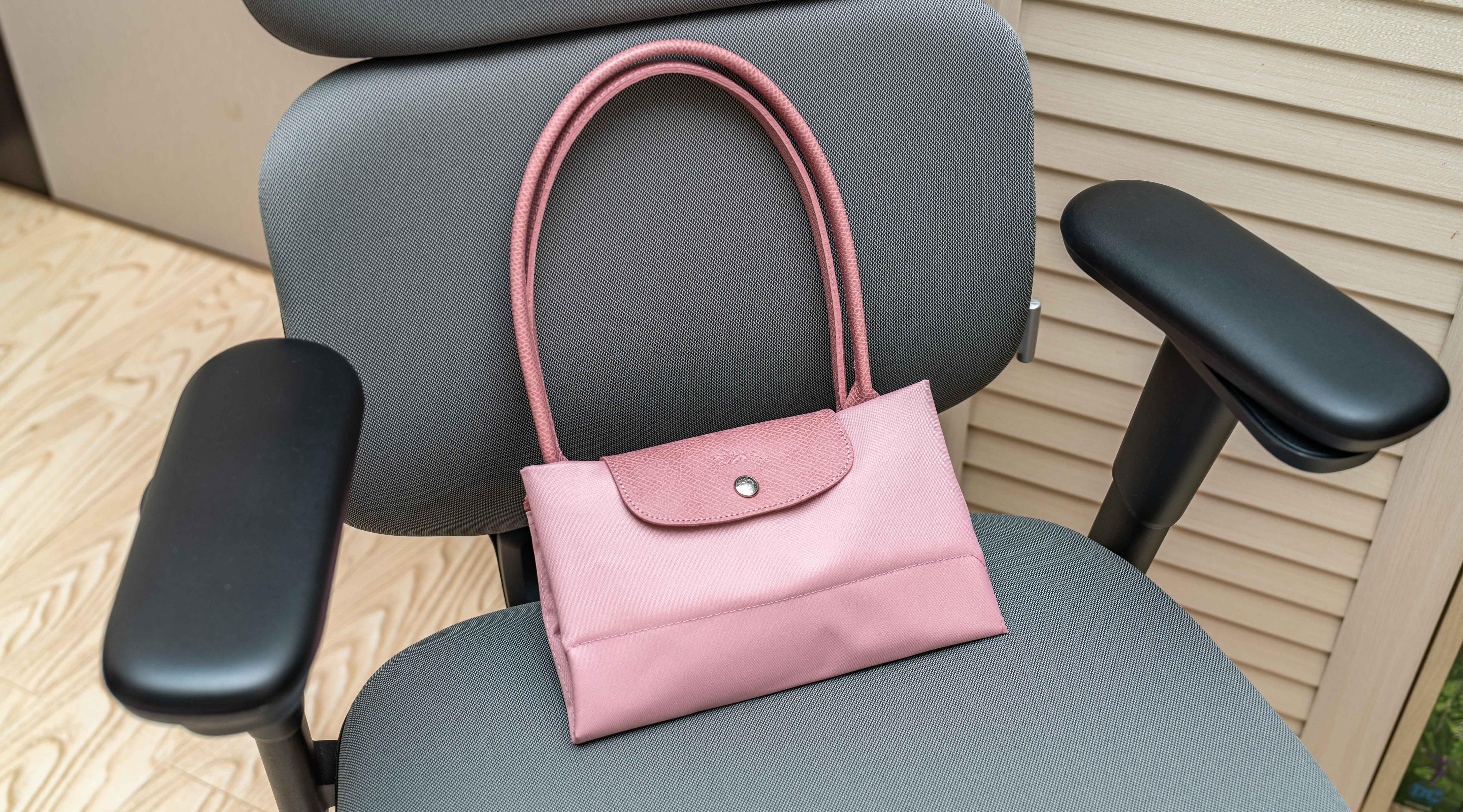 男人给女人买包女人怎么说,男人给女人买包包的含义