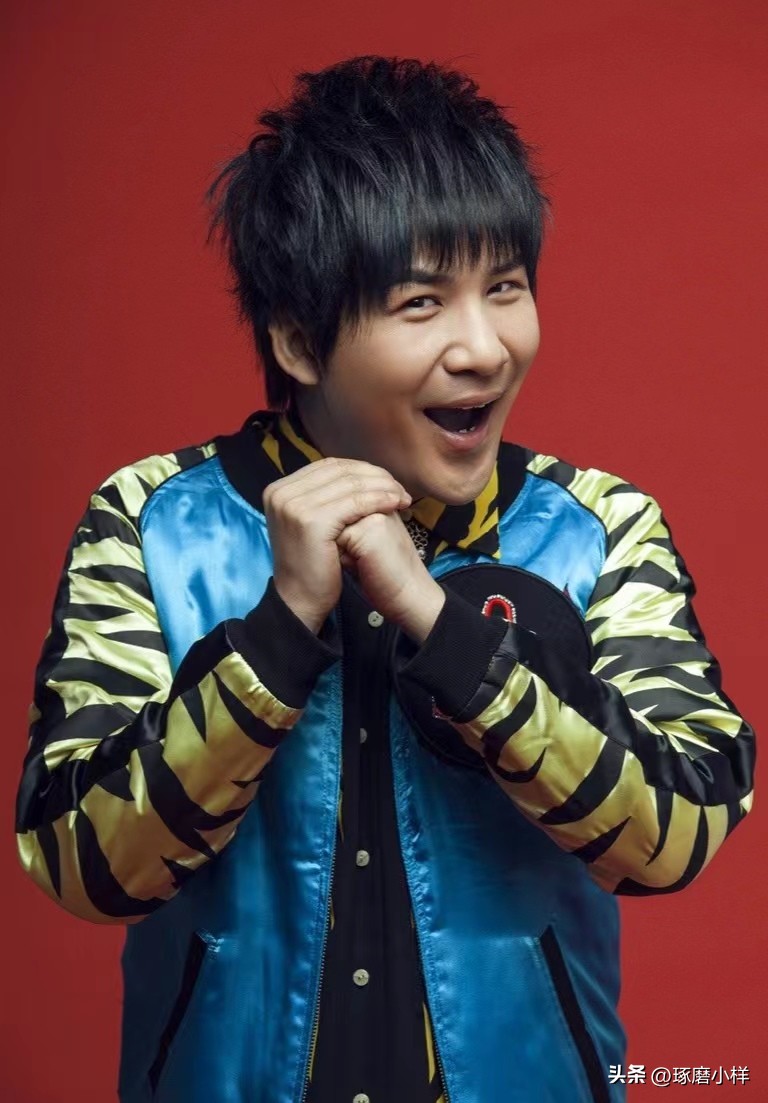 摆摊卖肉夹馍经历的人和事,90后小伙摆摊卖肉夹馍月入10万