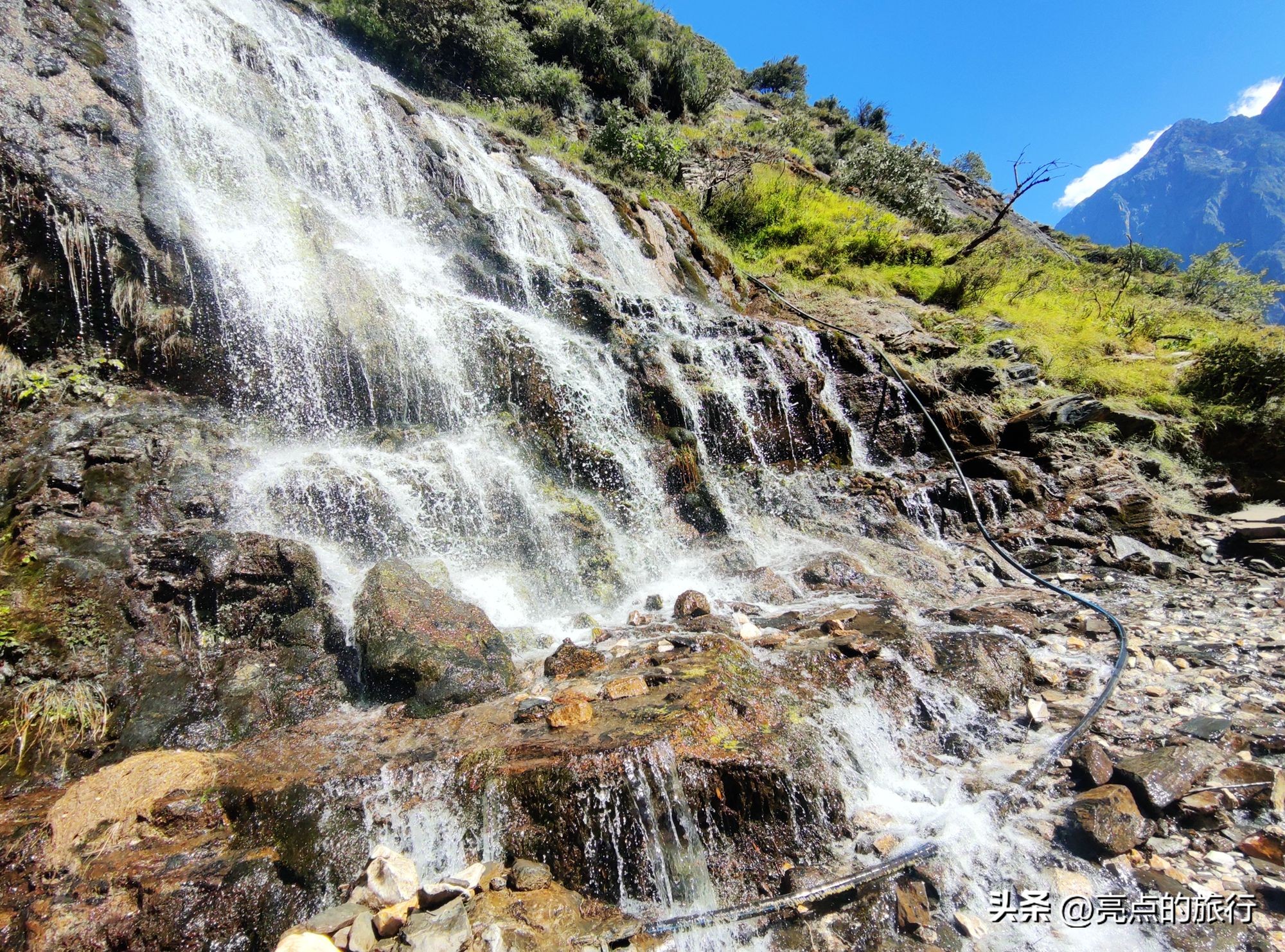 虎跳峡徒步记，从茶马客栈经中途客栈到张老师的家