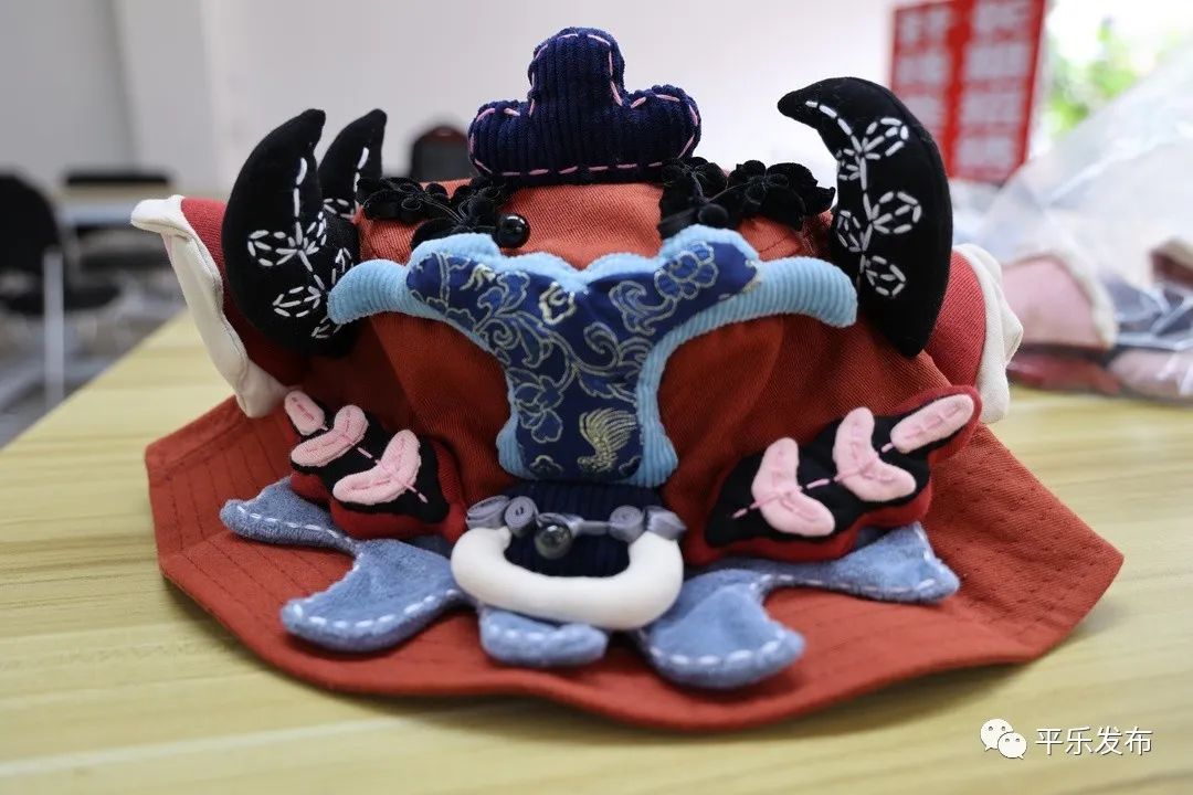 【开局起步dou精彩】桂林平乐|农闲妇女“闲不住”手工活成赚钱新时尚