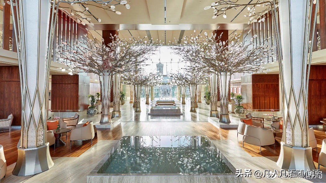 展开迪拜的这把“东方折扇”