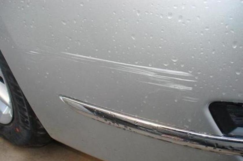 车漆划伤最正确的处理方法,车漆刮了是补好还是不补好