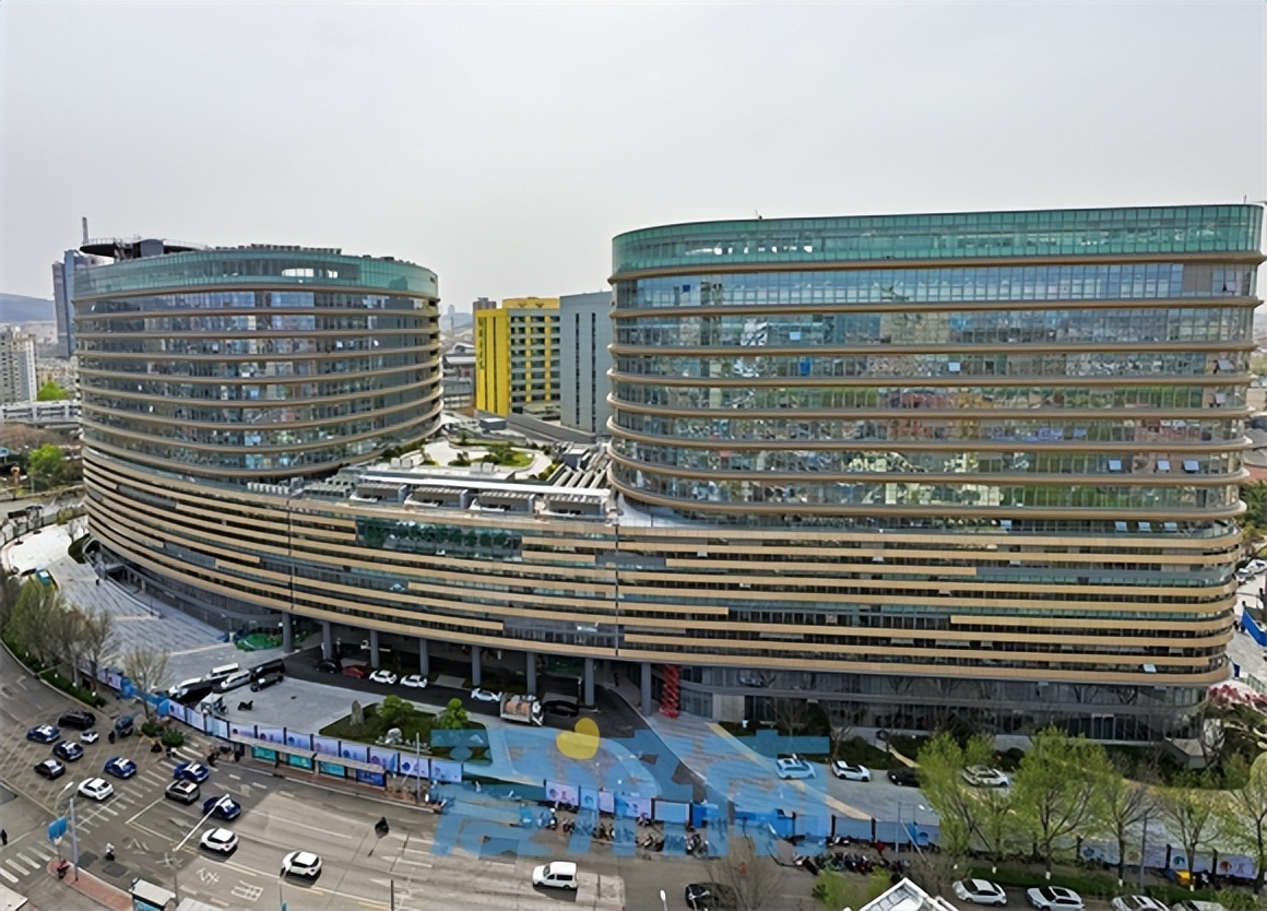 航拍山东大学齐鲁医院综合楼,山东大学齐鲁医院急诊综合楼启用