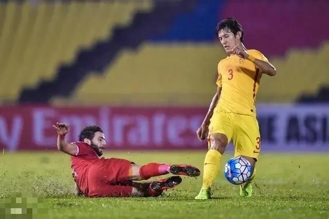 19岁梅西不可思议的停球过人,梅西体验蹴鞠文化