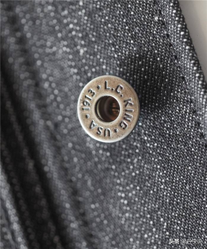 丹宁牛仔外套搭配,丹宁牛仔外套怎么搭配