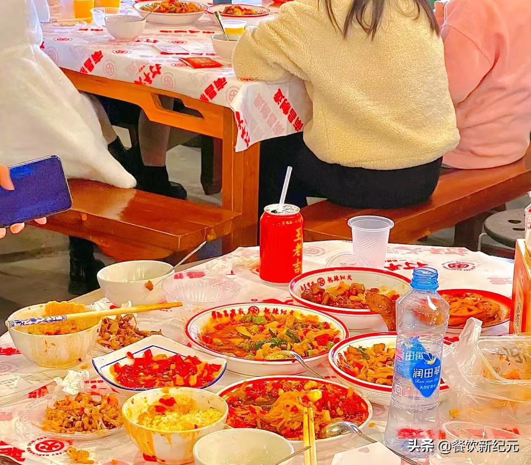 江西吃辣全国排第一上热搜,江西吃辣椒的小伙