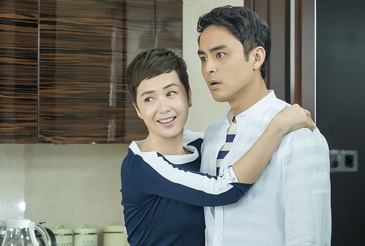 这才是刘晓庆70岁该有的样子,67岁刘晓庆穿红裙