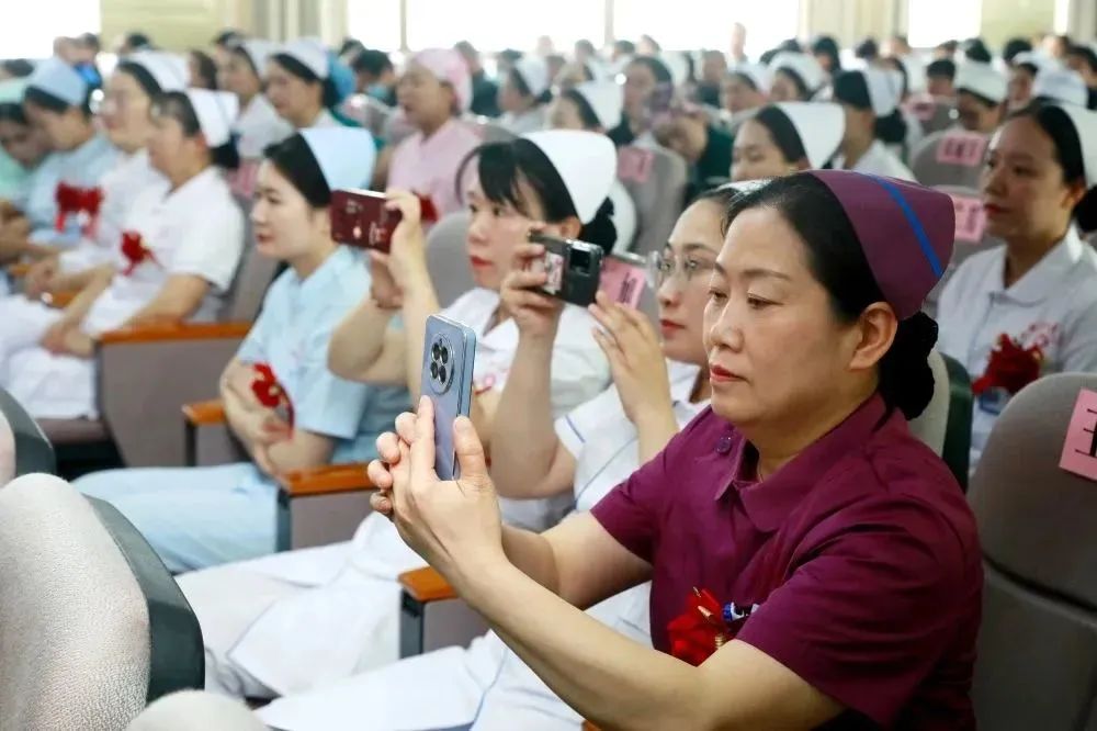 发展护士队伍改善护理服务的感悟,发展护士队伍改善护理服务1500字