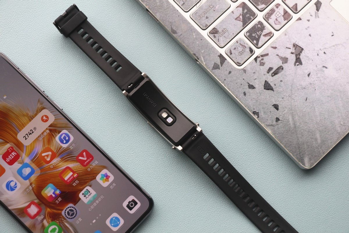 手环耳机二合一华为b7上手体验,华为什么时候发布新款B7手环