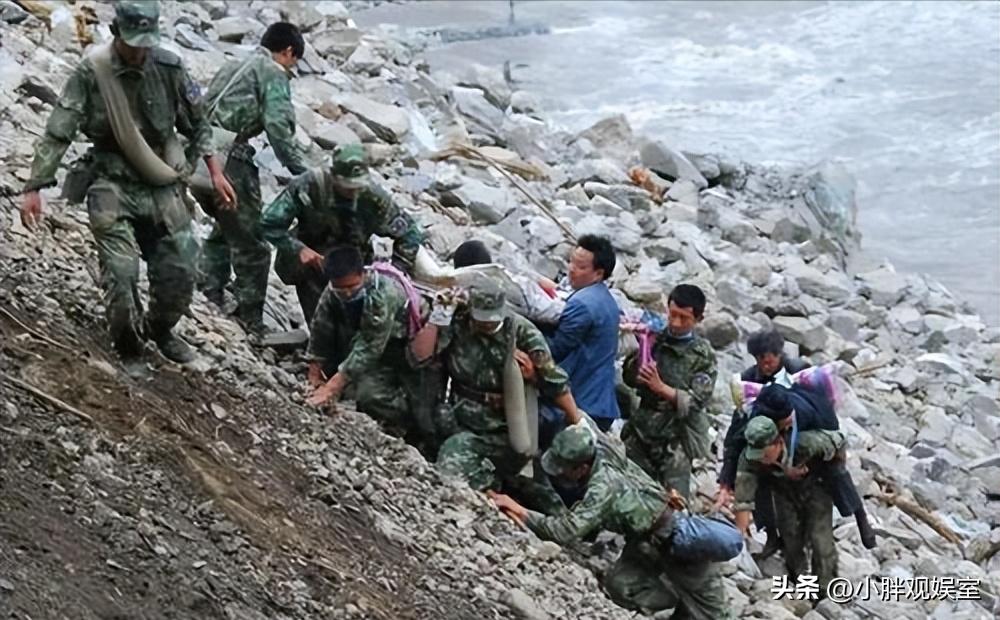 汶川地震救下的以色列女孩,08年汶川地震女孩救男孩图片
