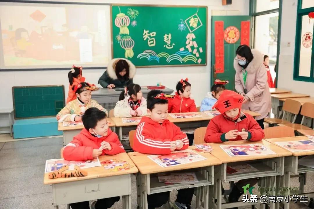 南京市长江路小学一年级开展“畅畅笑笑”乐评园活动