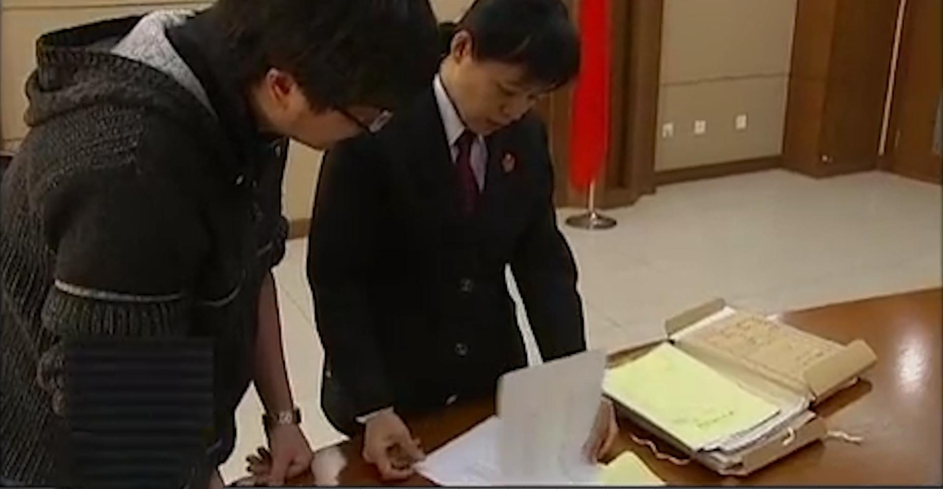 孩子被爸爸抽耳光差点掐死,叛逆女儿扇父亲耳光被母亲掐死