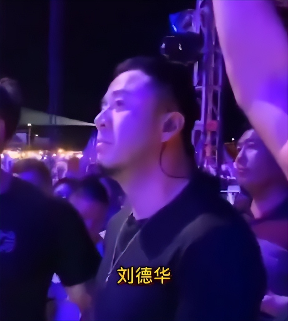 杨坤为什么在乐坛的地位这么高,杨坤为什么在乐坛的地位高