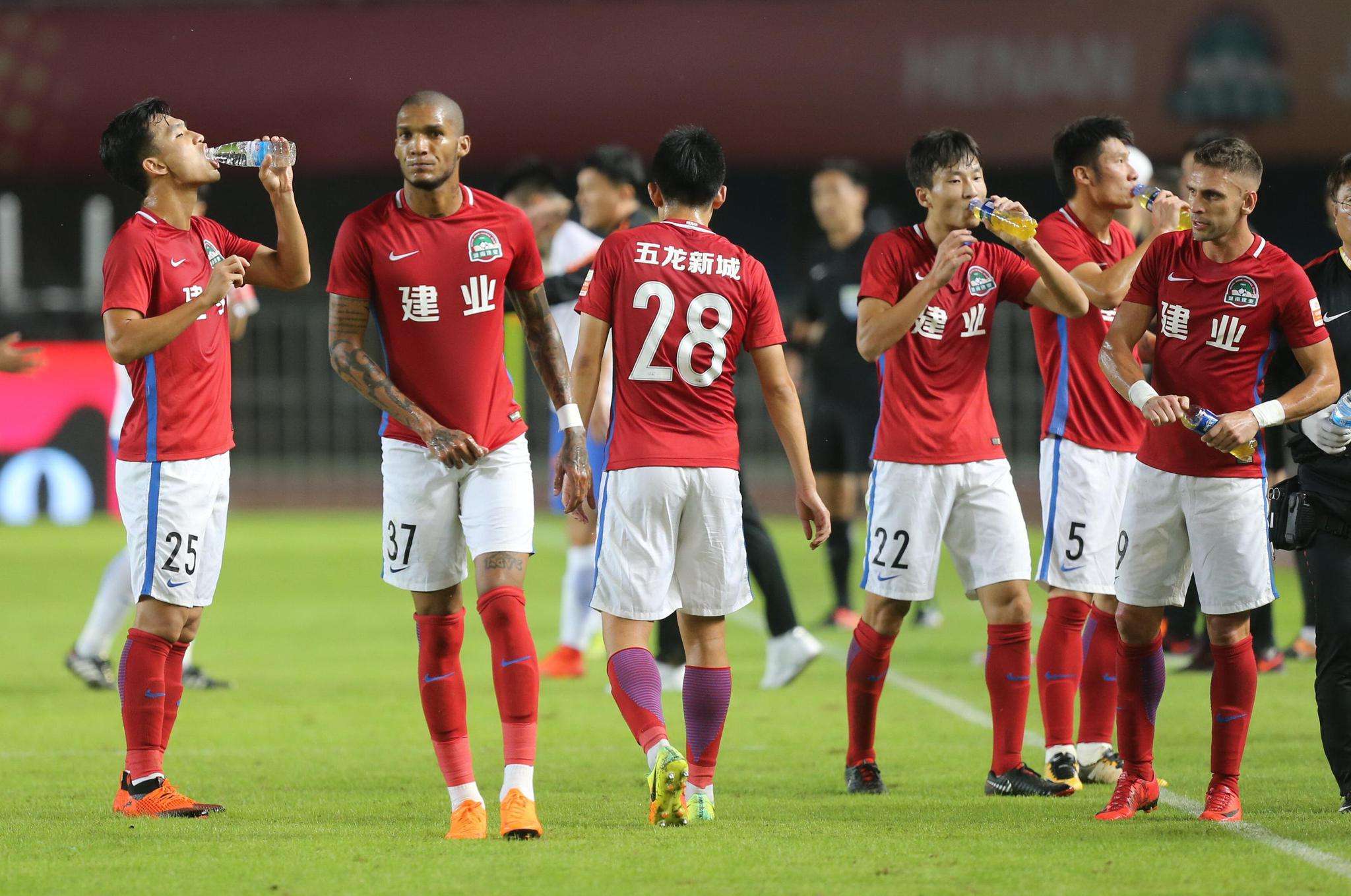 球迷怒斥球员有啥后果,球迷失望离场